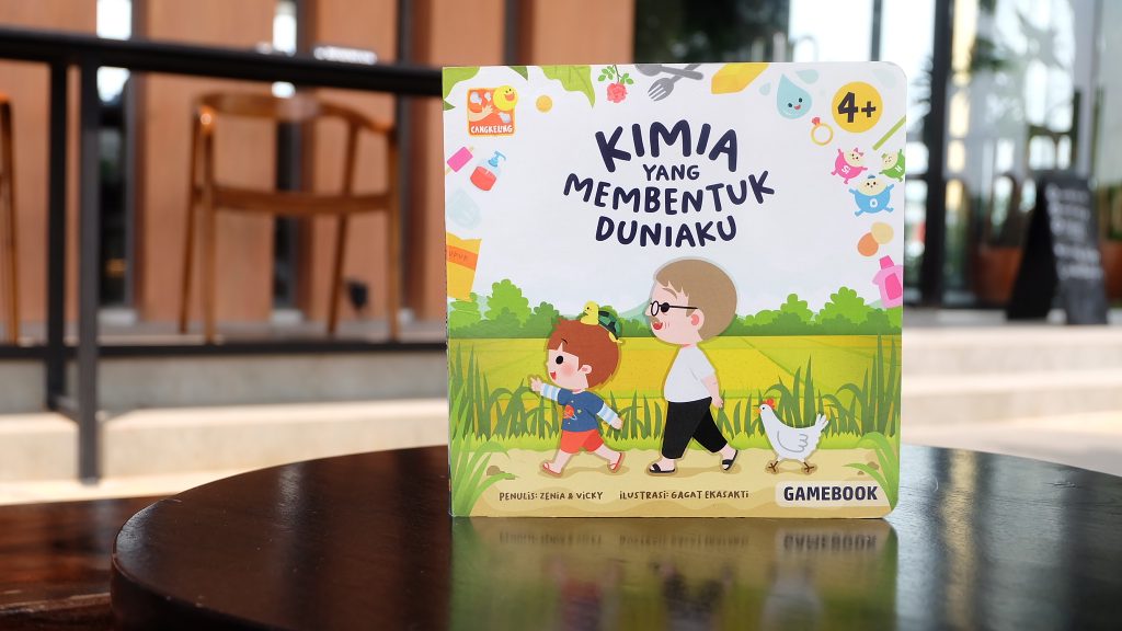 tampak depan buku gamebook kimia yang membentuk duniaku